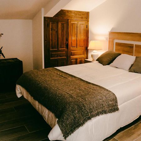 Villa El Aprisco, Con Piscina Climatizada En Hueva-Guadalajara Esterno foto