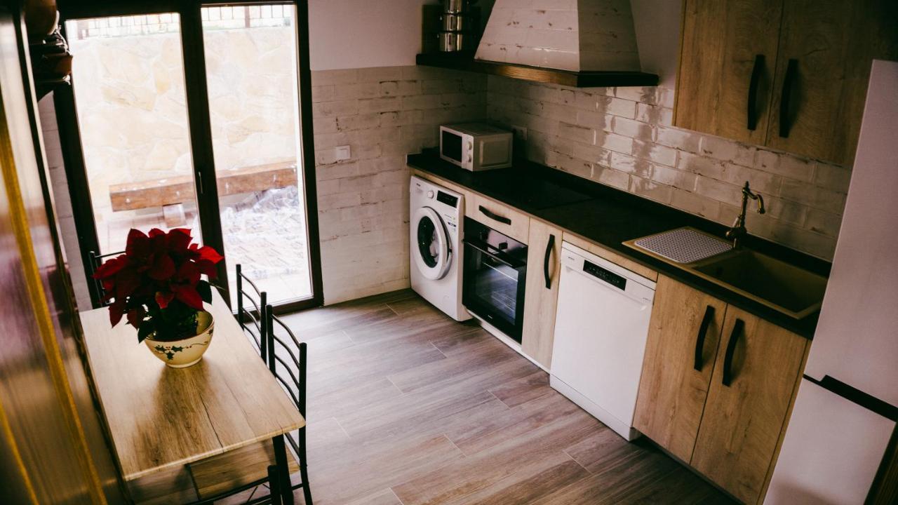 Villa El Aprisco, Con Piscina Climatizada En Hueva-Guadalajara Esterno foto